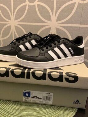 ADIDAS ‘BREAKNET’ Court Shoes. NEW IN BOX! Men’s Size 9. OBO
